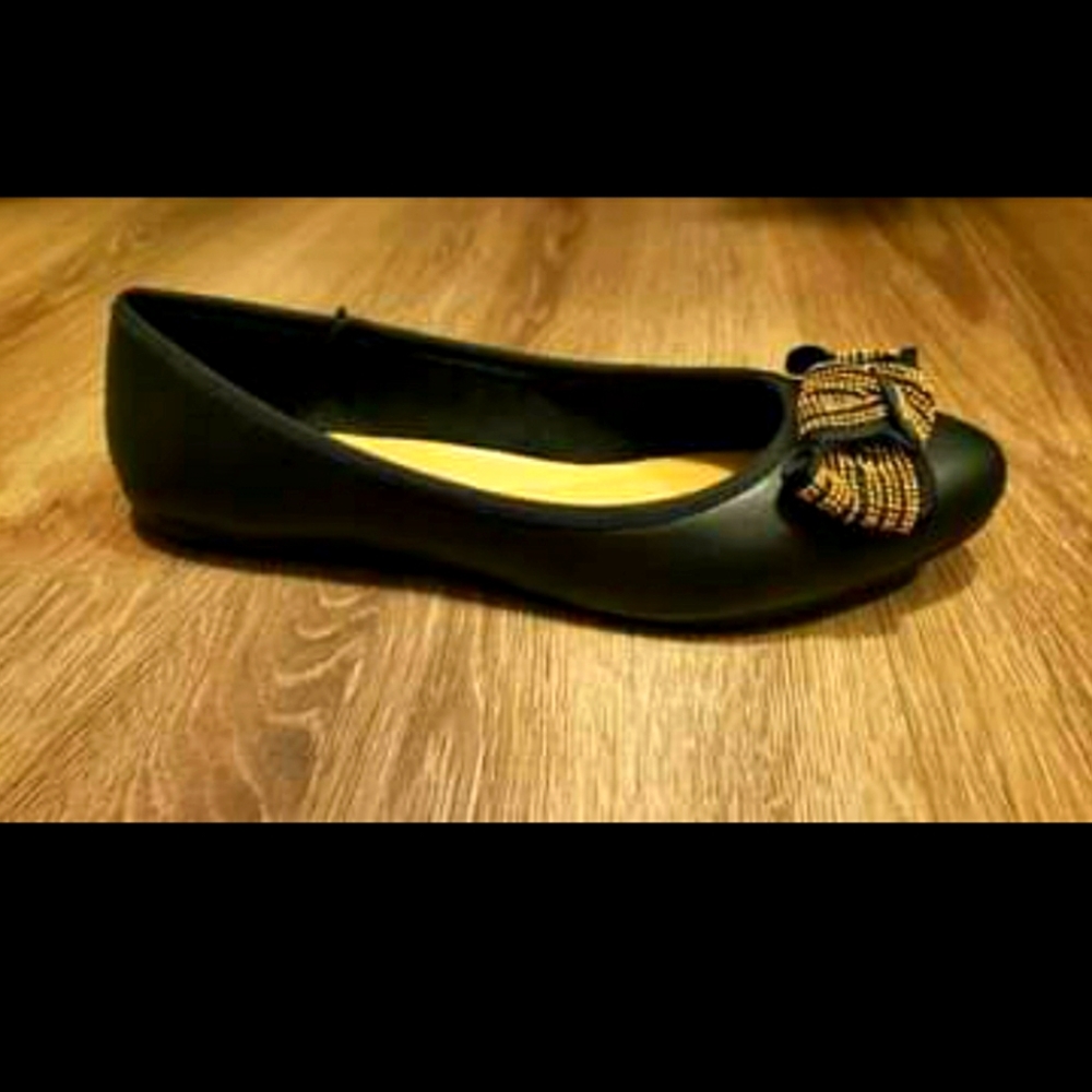 SOLD- La Chateau Ballerina pumps